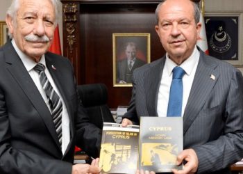 Cumhurbaşkanı  Tatar, şair ve yazar  Öksüzoğlu’nu kabul etti