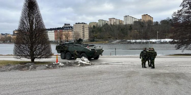 İsveç Parlamentosu asker sayısının artırılmasını tavsiye etti