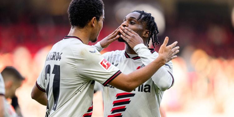 Bayer Leverkusen zirvedeki yerlerini sağlamlaştırdı