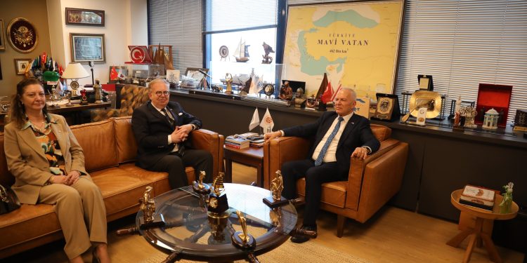 Töre:Milli şuura sahip toplumlar aldanmaz ve aldatmaz