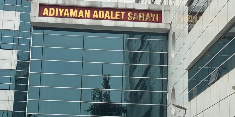 İsias Otel sahibi Bozkurt suçlamaları reddetti .