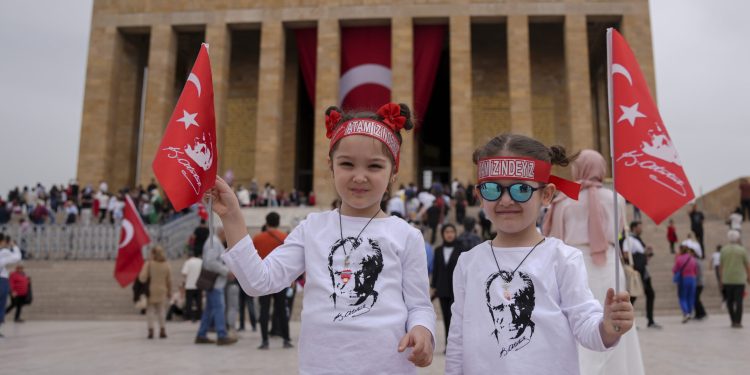 Anıtkabir’de 23 Nisan coşkusu