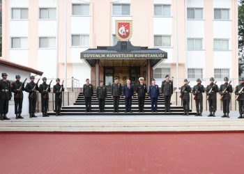 Türkiye Milli Savunma Bakanı Güler, KKTC’de Boğaz Şehitliğini ziyaret etti