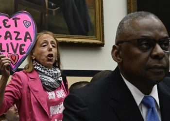 ABD Savunma Bakanı Austin'e protesto: Gazze'de soykırımı destekliyorsunuz