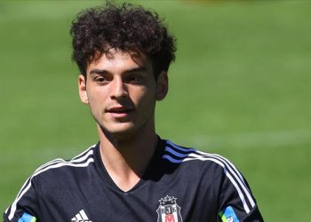 Beşiktaş genç futbolcu Emirhan Delibaş ile yollarını ayırdı