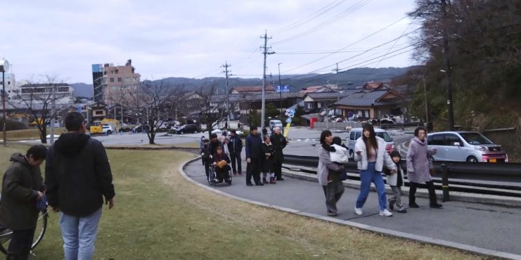 Japonya'nın güneybatısındaki Ogasawara Adaları açıklarında 6,9 büyüklüğünde deprem