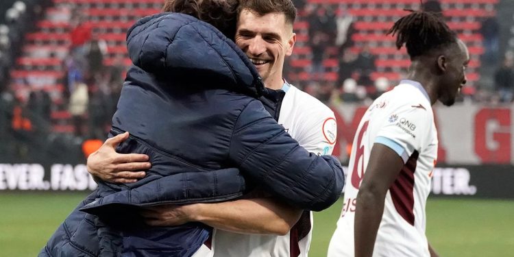 Trabzonspor'da Thomas Meunier farkını gösterdi