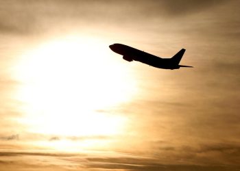 İran'da yolcu uçağı teknik arıza nedeniyle zorunlu iniş yaptı