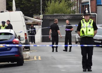 Galler'de okulda bıçaklı saldırı: 3 yaralı