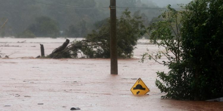 Brezilyayı sel vurdu: 8 ölü, 21 kayıp