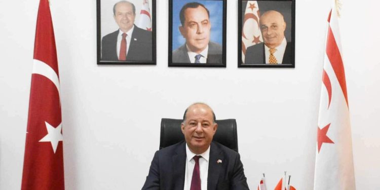 Sağlık Bakanı Dinçyürek: “Ebelerimiz sağlık hizmetleri ekibinin vazgeçilmez bir parçasıdır”