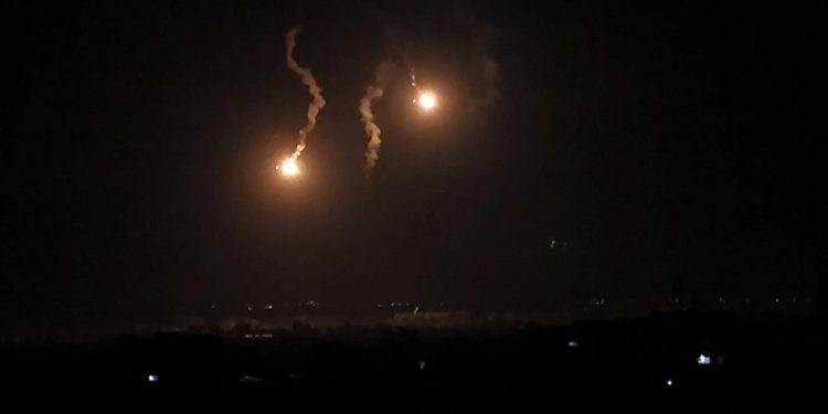 İsrail Refah'ın doğusuna saldırı düzenledi