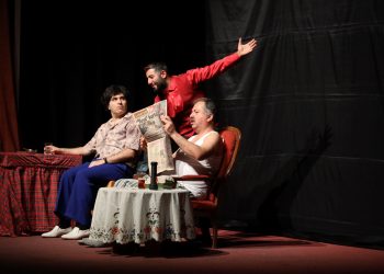 İskele Belediyesi 2. Tiyatro Günleri’nde Karya Tiyatro Atölyesi’nden “Şeytan Tüyü” sahne aldı