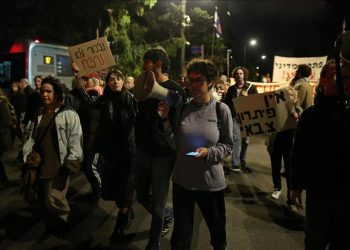 İsrailliler, hükümetten ateşkes anlaşmasını imzalamasını talep etti