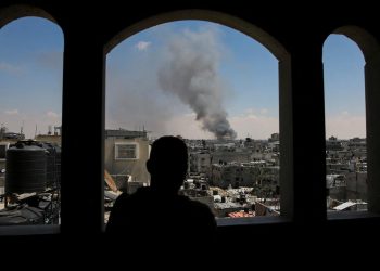 Refah'ın doğusunda İsrail ordusu ile Filistinli direnişçiler arasında çatışmalar sürüyor