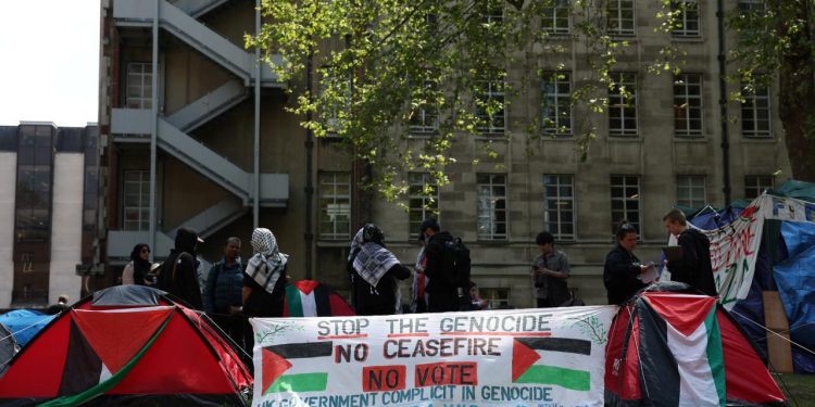 İngiltere'deki SOAS Üniversitesi de Filistin'e destek eylemlerine katıldı