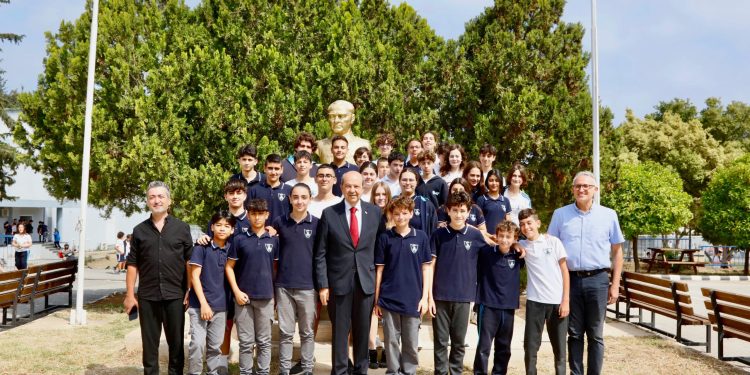 Cumhurbaşkanı Tatar, Girne 19 Mayıs TMK’yı ziyaret etti