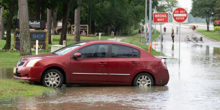 Texas'ta aşırı yağışlar taşkına neden oldu: Binlerce kişi tahliye edildi