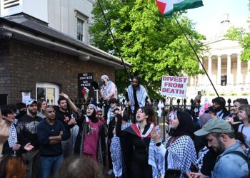 Londra'daki UCL önünde Filistin'le dayanışma eylemi düzenlendi