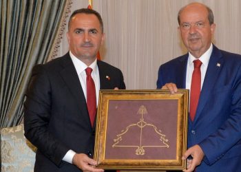 Cumhurbaşkanı Tatar, Türkiye Okçuluk Vakfı Başkanı Haydar Ali Yıldız’ı kabul etti