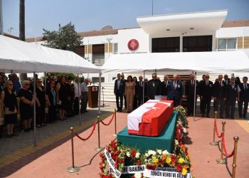 Hayatını kaybeden eski milletvekili Ergün Vehbi için Cumhuriyet Meclisi bahçesinde tören düzenlendi
