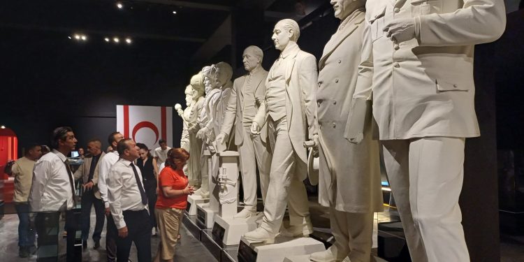 Başbakan Yardımcısı Ataoğlu, “50’nci Yıl Sergisi” hazırlıklarını inceledi