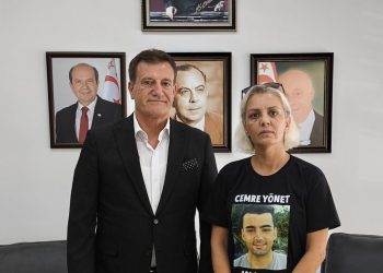 Bakan Arıklı, trafik kazası sonucu yaşamını yitiren Cemre Yönet’in annesi Gönül Sağır’ı kabul etti…Arıklı: “Trafik cezaları daha caydırıcı hale gelecek”