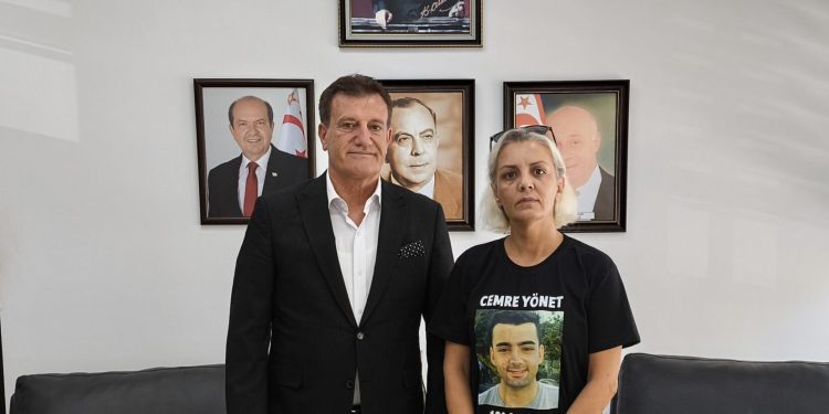 Bakan Arıklı, trafik kazası sonucu yaşamını yitiren Cemre Yönet’in annesi Gönül Sağır’ı kabul etti…Arıklı: “Trafik cezaları daha caydırıcı hale gelecek”