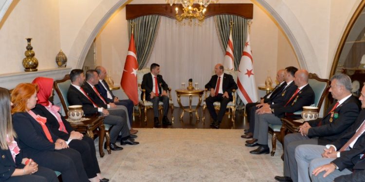 Cumhurbaşkanı  Tatar, Türkiye Harp Malulü Gaziler Şehit Dul ve Yetimler Derneği heyetini kabul etti