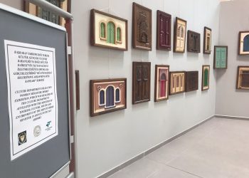 Kıbrıs Kapıları sergisi Ercan Havalimanı’nda sergileniyor