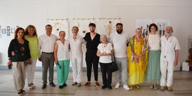 Kıbrıs Kağıt Sanatçıları Derneği Bulgaristan’da sergiye katıldı