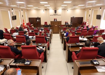 İçişleri Bakanı Oğuz, kelepçeyle mahkemeye götürülen tutuklulardan hükümet adına özür diledi