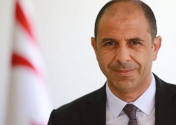 Özersay: “Adalete güveni sarsacak bir olayla karşı karşıyayız. Bu özel muamele gerekçeleriyle açıklanmalı”