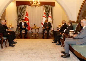 Cumhurbaşkanı Ersin Tatar, Kamu Hizmeti Komisyonu üyelerini kabul etti