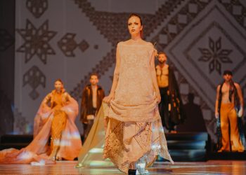 Öztoprak “Tek Şahidi Cümbezdi” defilesiyle Mağusa’daydı