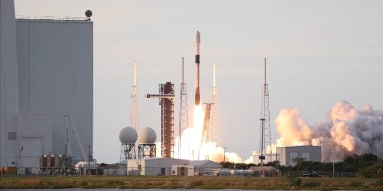 Türkiye’nin yerli ve milli haberleşme uydusu Türksat 6A uzaya fırlatıldı