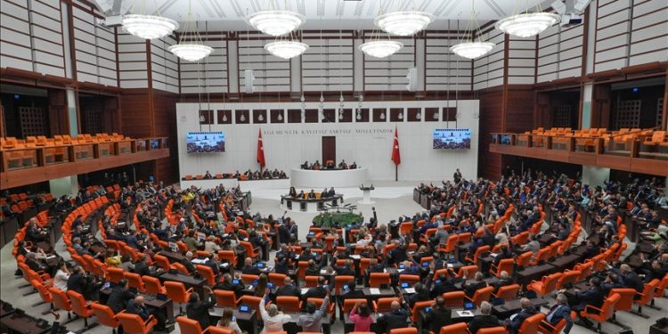 Sahipsiz hayvanlara yönelik kanun teklifini kabul eden TBMM Genel Kurulu tatile girdi