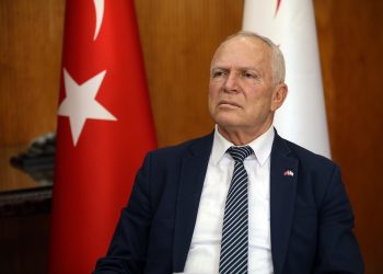Töre yaralı askerleri ziyaret etti, başsağlığı mesajı yayımladı