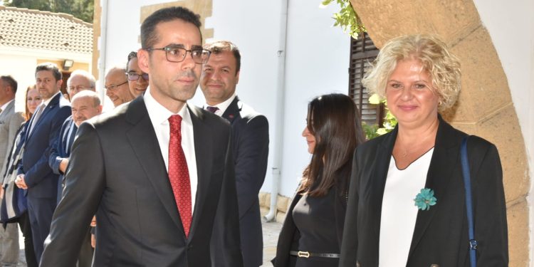Türkiye’nin Lefkoşa Büyükelçiliğine atanan Serim güven mektubunu Cumhurbaşkanı Tatar’a sundu.