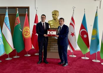 Dışişleri Bakanı Ertuğruloğlu, Türkiye’nin Lefkoşa Büyükelçisi Serim ile görüştü