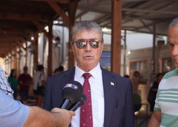 Başbakan Üstel, Arasta ve Lokmacı’yı ziyaret etti, bölge esnafını dinledi