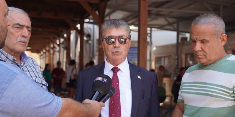 Başbakan Üstel, Arasta ve Lokmacı’yı ziyaret etti, bölge esnafını dinledi