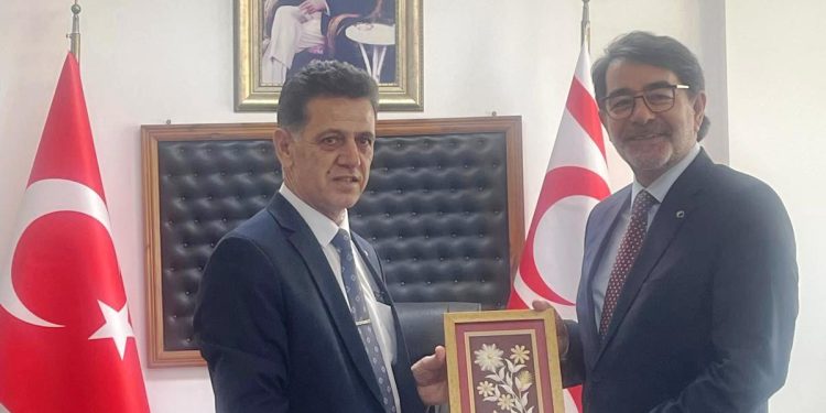 TC Cumhurbaşkanlığı İnsan Kaynakları Ofisi Başkanı Atay, KHK Başkanı Köseoğlu’nu ziyaret etti