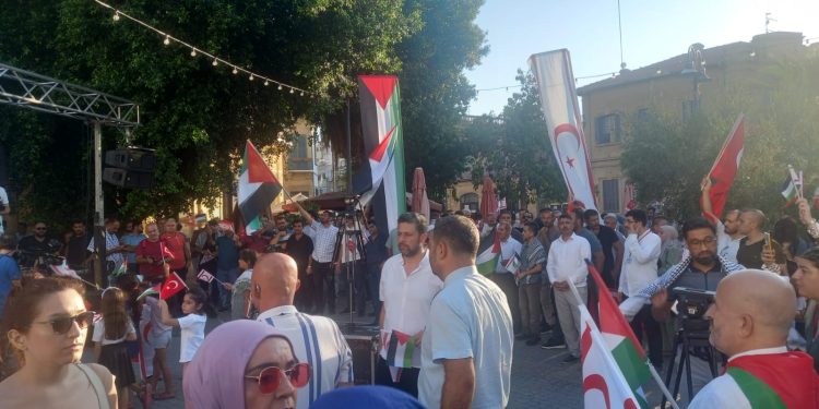 Kıbrıs Filistin İnisiyatifi “soykırımı” kınamak amacıyla Lefkoşa’da miting düzenledi