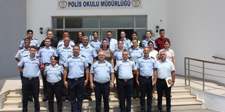 Hizmet içi eğitimlerle polis mensupları bilinçlenmeye devam ediyor
