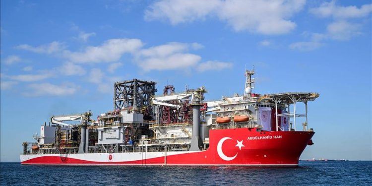 Abdülhamid Han sondaj gemisi Karadeniz’deki yeni görev yerine uğurlandı