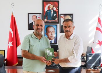 Gazimağusa Belediye Başkanı Uluçay’a kitap takdim edildi