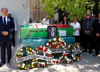 Yaşamını yitiren Emekli Yüksek Mahkeme Yargıcı Refiker için mahkemeler önünde tören düzenlendi