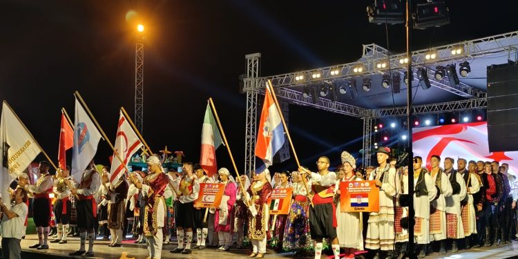 10. Patates Kültür Sanat Festivali ve 7. Halk Dansları Festivali  başladı
