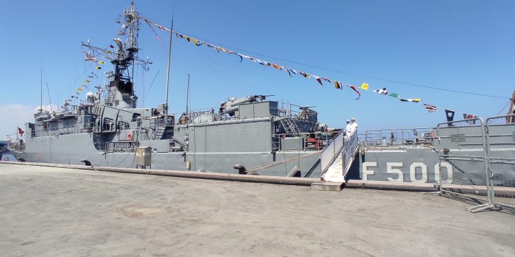 Türk Deniz Kuvvetleri Komutanlığı’na ait gemiler halkın ziyaretine açıldı